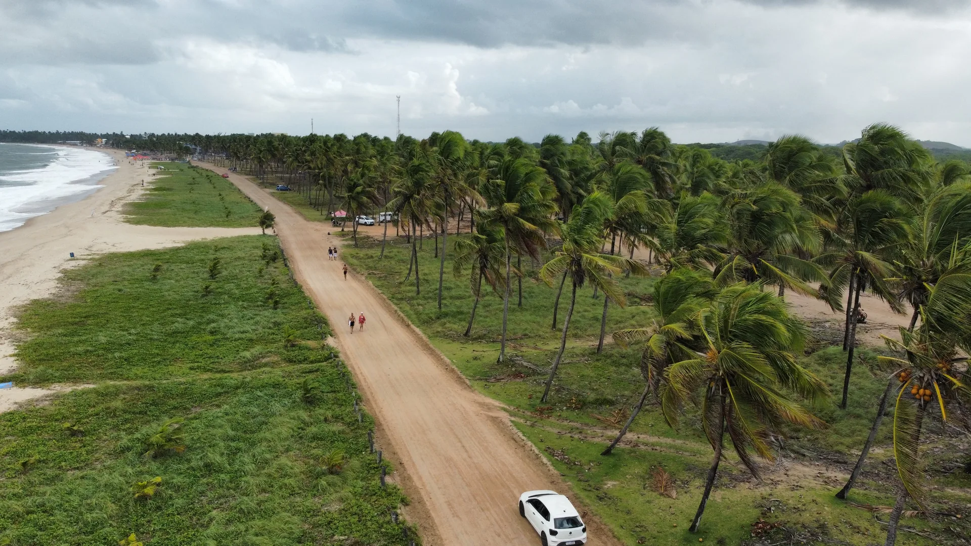 carro-alugado-em-uma-estrada-do-nordeste-pela-discover-cars
