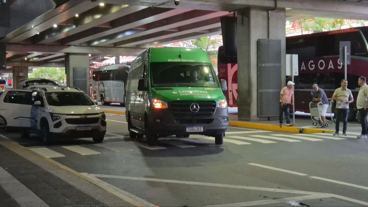 Retirada do carro alugado no aeroporto de Recife