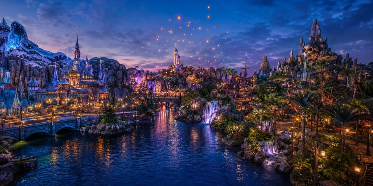 A Fantasy Springs do Tokyo DisneySea com Arendelle, as lanternas da Rapunzel e a Terra do Nunca