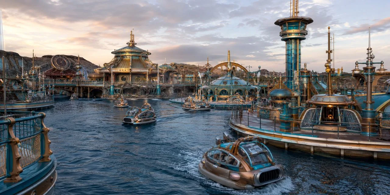 A Port Discovery do Tokyo DisneySea com os veículos aquáticos da Aquatopia