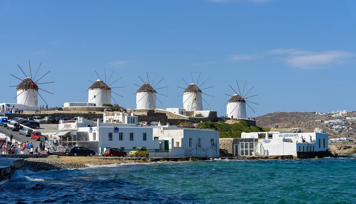 Moinhos de vento e ruelas brancas de Mykonos, na Grécia