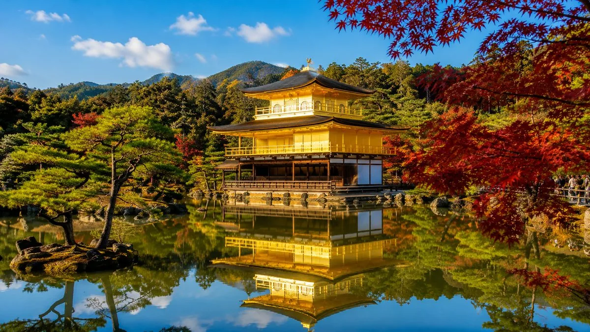 Ilustração do Pavilhão Dourado de Kyoto, do período Muromachi