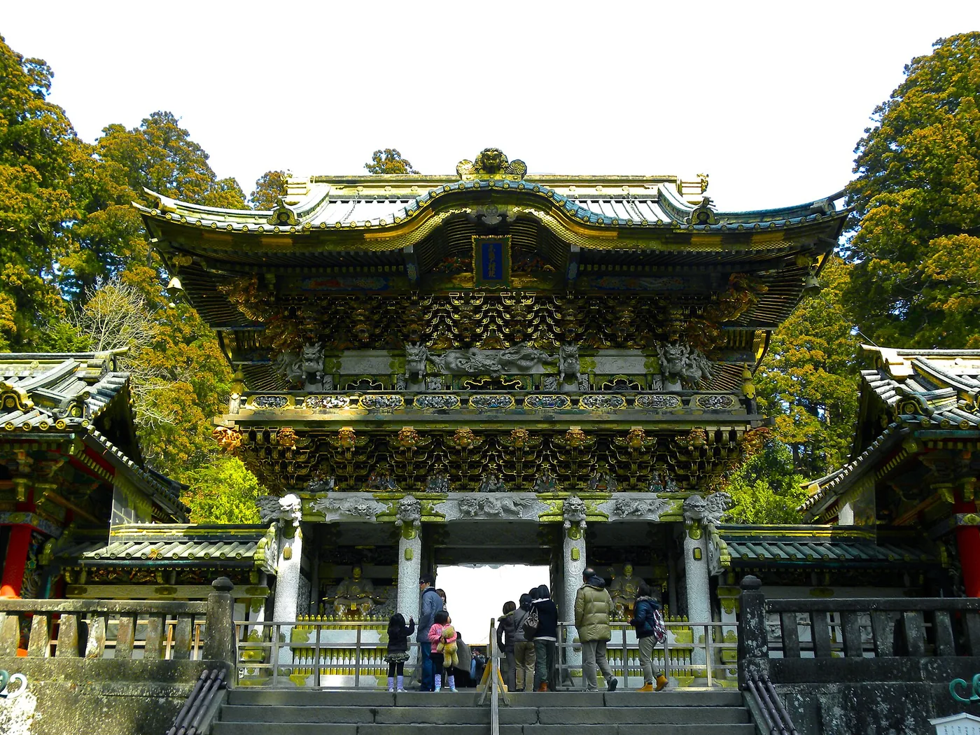 Portão Yōmeimon dourado do santuário Tōshō-gū, em Nikko