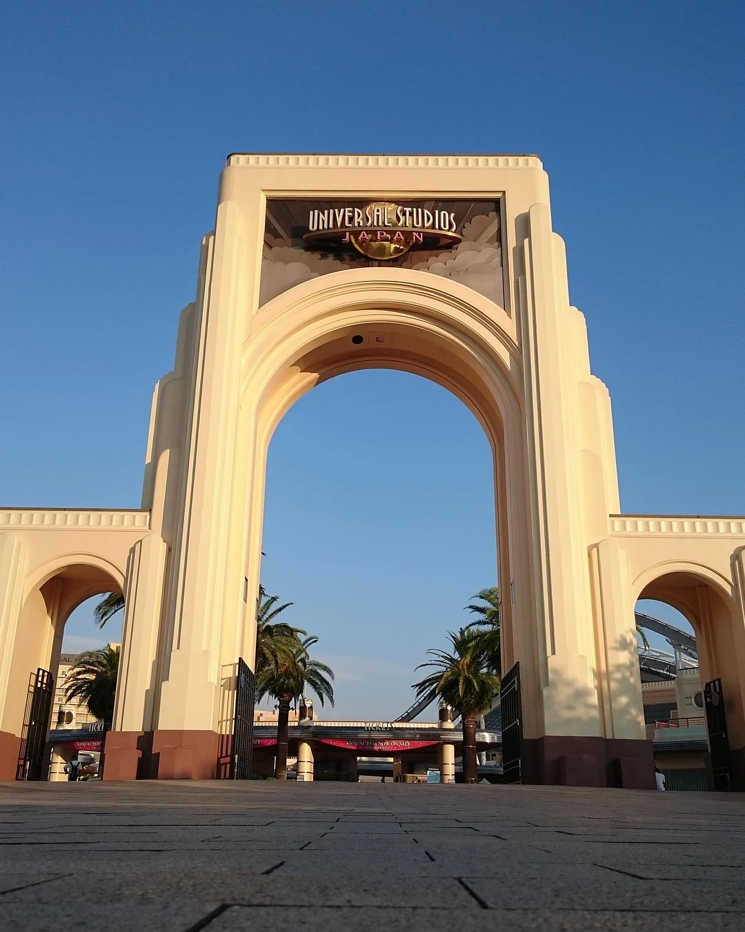 Arco de entrada da Universal Studios Japan, em Osaka
